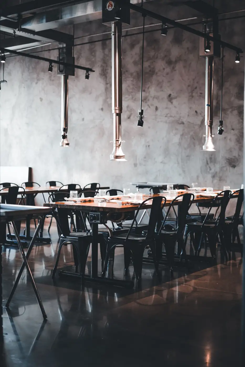 Restaurants & Cafés